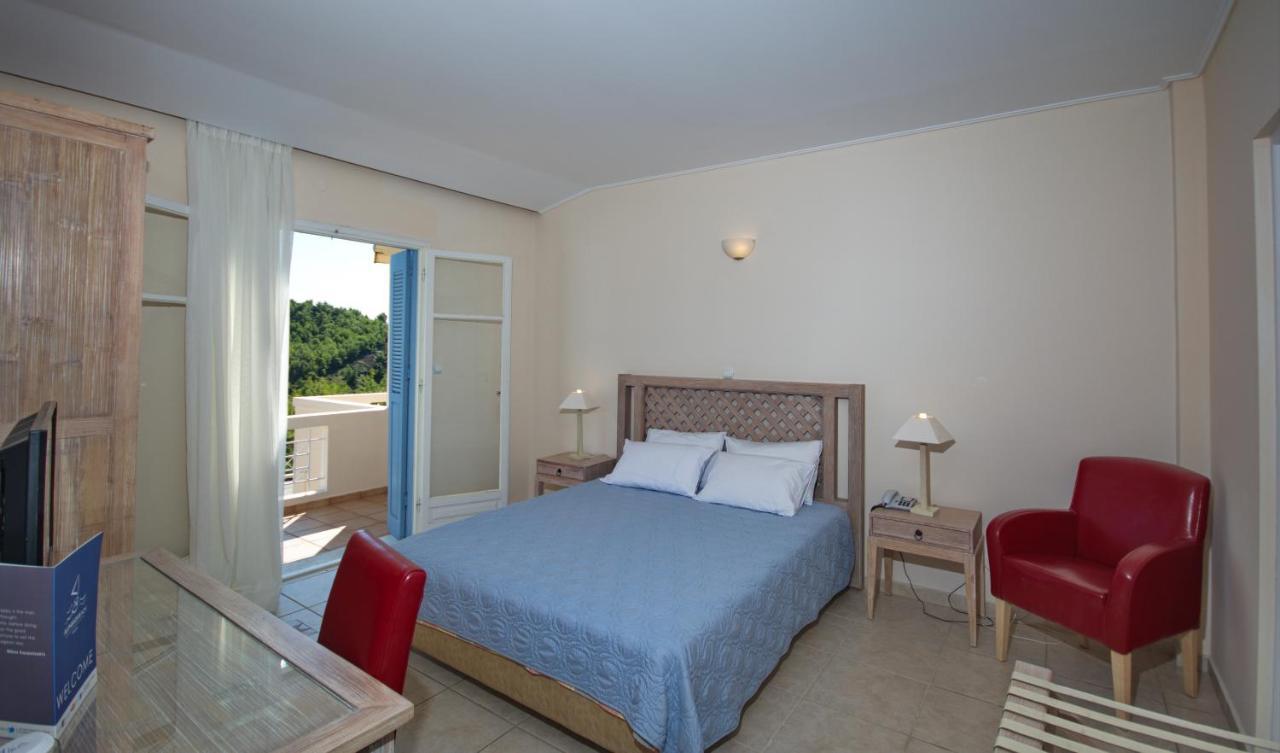 Alonissos Beach Bungalows And Suites Hotel Alonnisos Town Luaran gambar